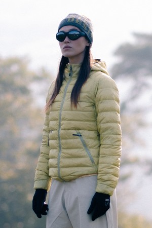 W) 뮤어(MUIR) 경량 구스다운 후드자켓 YELLOW GREEN