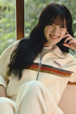 씨네코닥 벨벳 코듀로이 집업 우먼 IVORY