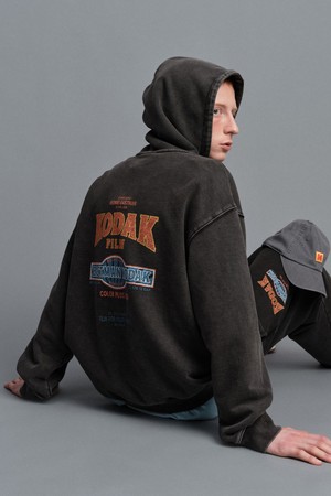 스노우 워싱 그래픽 후드 티셔츠 BLACK