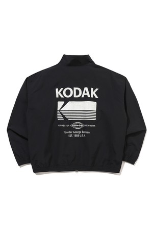 에센셜 빅로고 스탠넥 자켓 BLACK