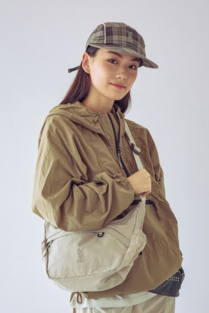 코나 트래블 호보백(IVORY DARK)