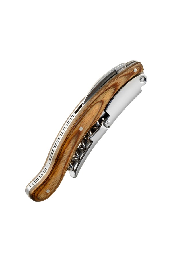 [레그노아트] 프리미엄 와인 오프너 WF-2L은 와인 애호가를 위한 고급 와인 오프너입니다. 라이트 우드 컬러와 스테인리스 스틸, 스태미나 우드 소재의 조화가 돋보이며, 이중 곡선 디자인과 2단계 레버 메커니즘은 세련된 외관을 자랑합니다. 와인병 오프닝과 포일 커팅 기능을 갖추었으며, 곡선형 포일 커터로 사용성을 높였습니다. 광택 마감과 라미네이트 코팅, 내구성 보호 코팅으로 마감되었으며, 친환경 재활용 종이 박스 포장으로 가치를 더했습니다.
