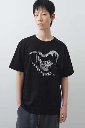 멜팅 로고 그래픽 티셔츠 (블랙)