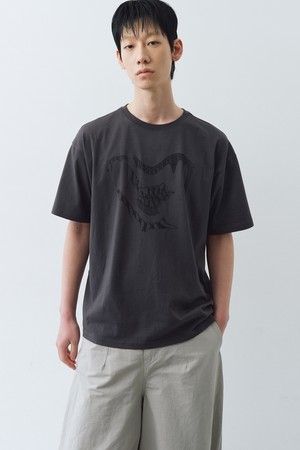 멜팅 로고 그래픽 티셔츠 (그레이)