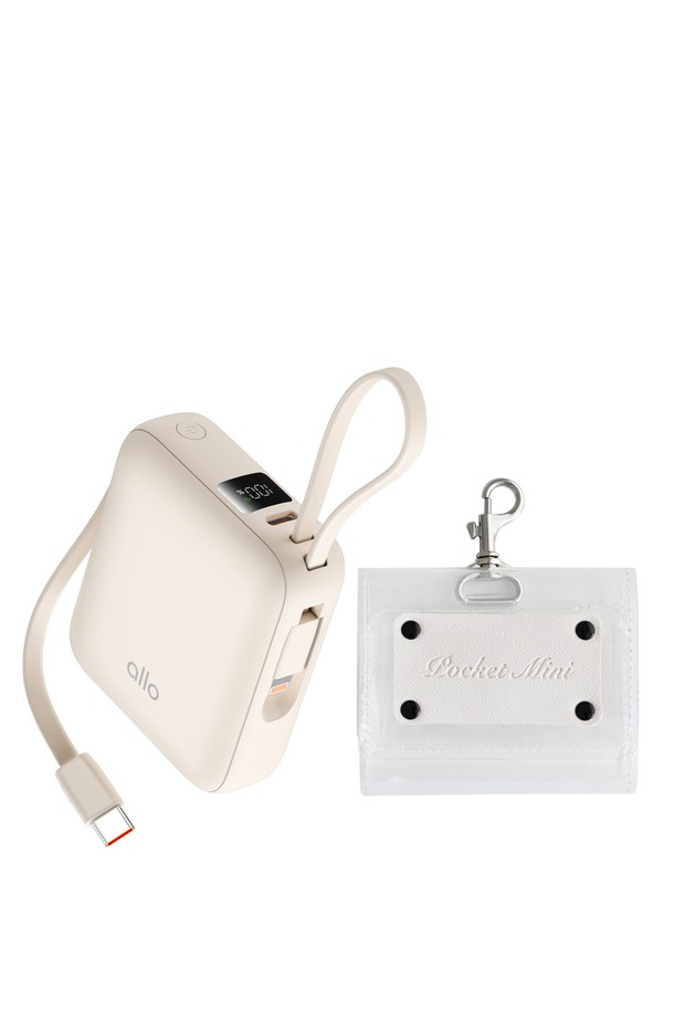 알로코리아 포켓 미니 고속충전 일체형 보조 배터리 10000mAh 1008PD는 10000mAh의 넉넉한 용량으로 스마트 기기를 빠르게 충전할 수 있습니다. 화이트 색상의 포켓형, 미니 사이즈 디자인으로 휴대성이 뛰어나며, 플라스틱 소재로 제작되었습니다. 일체형 충전 방식으로 간편하게 사용 가능하며, PD 충전을 지원하여 더욱 빠른 속도로 기기를 충전할 수 있습니다. 컴팩트한 디자인으로 언제 어디서든 편리하게 사용할 수 있는 보조 배터리입니다.
