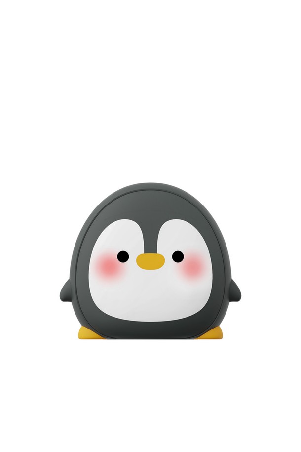 알로코리아 충전식 휴대용 펭귄 손난로 보조배터리 WM504는 귀여운 펭귄 디자인의 휴대용 손난로입니다. 플라스틱 소재로 제작되었으며, 블랙과 화이트 두 가지 색상으로 제공됩니다. 5000mAh의 넉넉한 배터리 용량으로 보조배터리 기능까지 갖춰 실용성을 더했습니다. 충전식 방식으로 반복 사용이 가능하며, 일상생활에서 유용하게 사용할 수 있습니다. 겨울철 따뜻함과 함께 귀여운 디자인으로 소장 가치를 높인 제품입니다.
