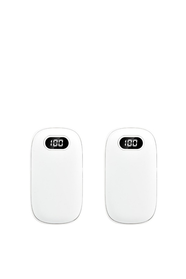 알로코리아 충전식 휴대용 손난로 보조배터리 전기 전자 핫팩 4000mAh WM400은 1+1 구성으로 실용성을 더한 제품입니다. 화이트 색상의 플라스틱 소재로 제작되었으며, 휴대성이 뛰어난 것이 특징입니다. 보온, 충전, 보조배터리 기능을 모두 갖춘 듀얼 기능 제품으로 LCD 디스플레이를 통해 작동 상태를 확인할 수 있습니다. 4000mAh의 배터리 용량으로 넉넉하게 사용할 수 있으며, 모델명은 WM400입니다. 일상생활에서 유용하게 활용할 수 있는 충전식 손난로입니다.
