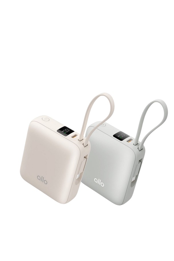 알로코리아 큐브 미니 초고속충전 일체형 보조배터리 35W 10000mAh 1001PPS는 1+1 구성으로 제공되는 휴대용 충전기입니다. 큐브형 미니 사이즈 디자인으로 휴대성이 뛰어나며, 최대 35W 출력으로 초고속충전을 지원합니다. 10000mAh의 넉넉한 용량으로 스마트 기기를 든든하게 충전할 수 있습니다. 1001PPS 기술을 적용하여 보다 안정적인 전원 공급이 가능하며, 화이트 색상으로 깔끔한 디자인을 자랑합니다. 알로코리아 브랜드의 이 보조배터리는 간편하게 휴대하며 스마트 기기를 충전할 수 있는 실용적인 제품입니다.
