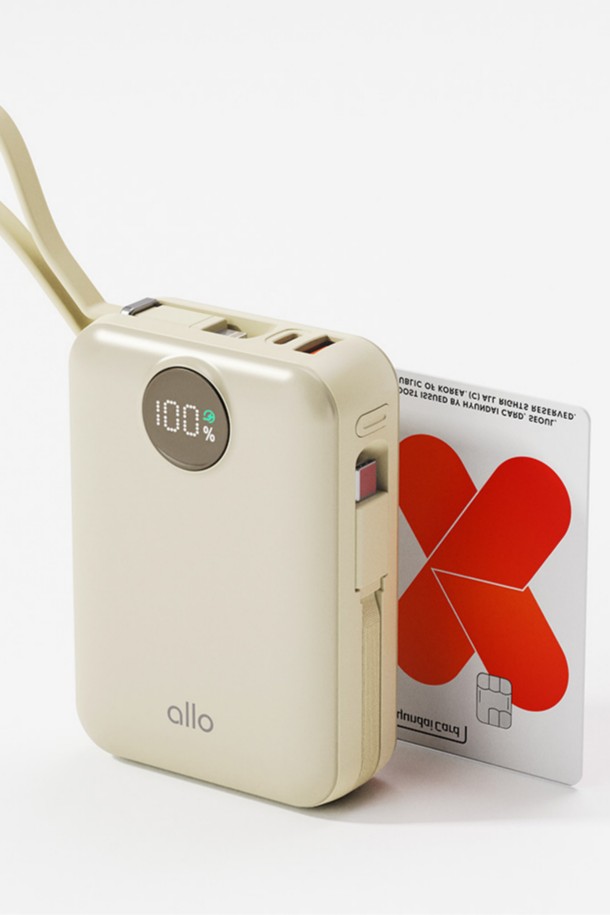 알로코리아(AlloKorea) 대용량 일체형 미니 고속충전 보조배터리 20000mAh 2008PD는 20000mAh의 넉넉한 용량으로 스마트 기기를 넉넉하게 충전할 수 있습니다. 미니 사이즈 디자인으로 휴대성이 뛰어나며, PD(Power Delivery) 고속 충전을 지원하여 더욱 빠르게 기기를 충전할 수 있습니다. 화이트 색상으로 깔끔하고 심플한 디자인을 자랑하며, 일체형으로 편리하게 사용할 수 있습니다. 알로코리아 2008PD는 대용량, 고속 충전, 휴대성을 모두 갖춘 실용적인 보조배터리입니다.
