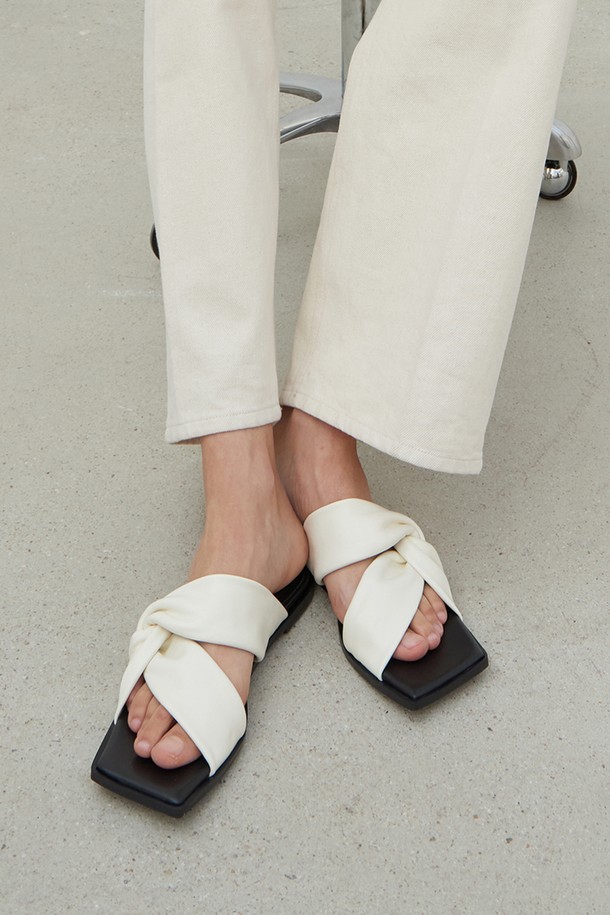 blanc sur blanc - 슬리퍼/뮬 - Alice Leather Slides Ivory