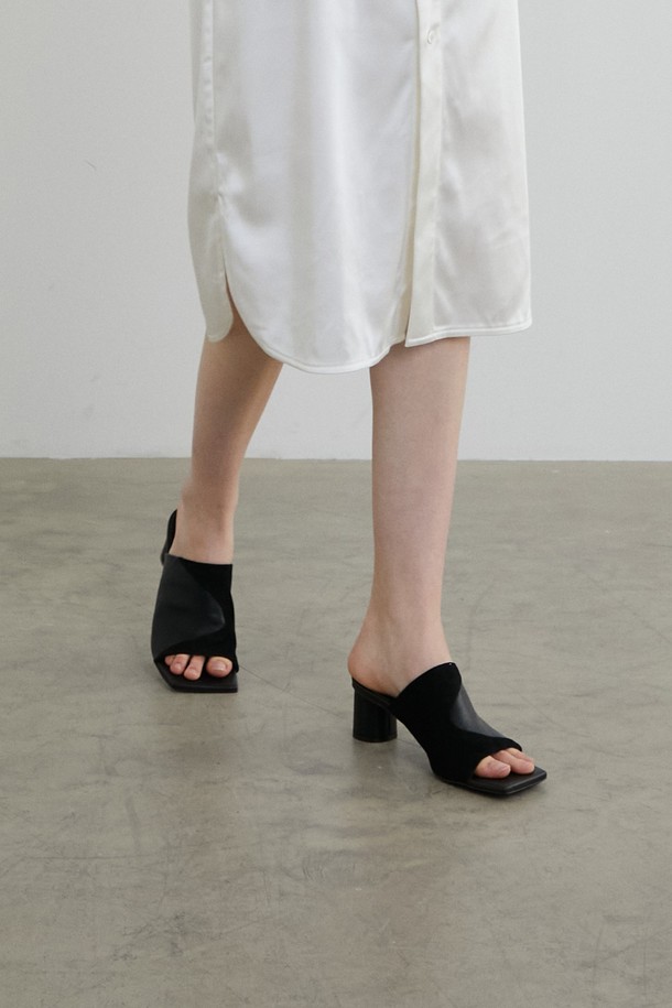 blanc sur blanc - 슬리퍼/뮬 - Ari Sandals Leather Black