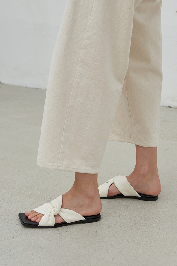 blanc sur blanc - 슬리퍼/뮬 - Alice Leather Slides Ivory