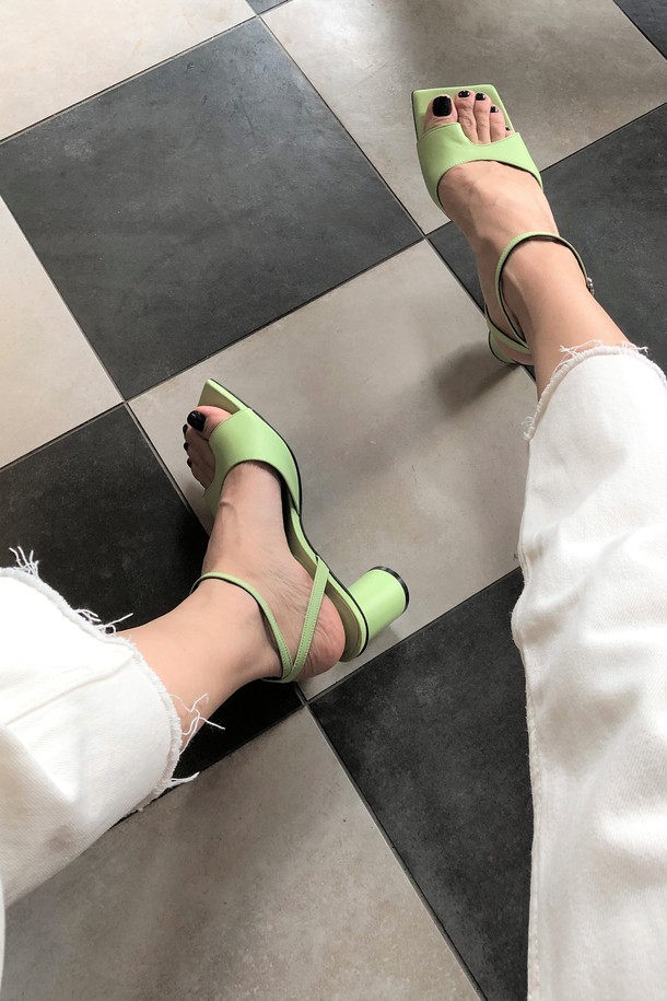 blanc sur blanc - 샌들 - Aveline Sandals Leather Lime