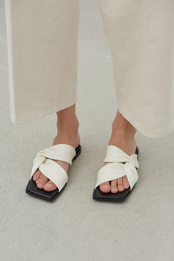 blanc sur blanc - 슬리퍼/뮬 - Alice Leather Slides Ivory