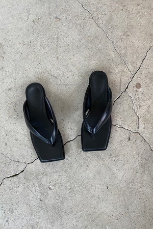 Nadia Flip-Flop Leather Slides Black