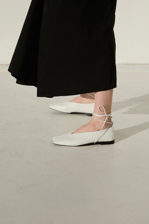 Emma Flat Leather Ivory