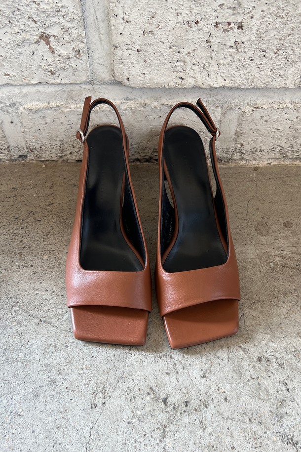 blanc sur blanc - 샌들 - Audrey Slingback Sandals Brown