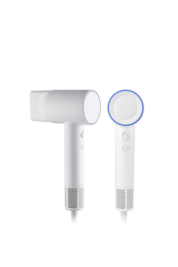 라쿠진 플라즈마 BLDC 헤어드라이어는 루시드 화이트, 코스믹 퍼플 두 가지 색상으로 출시되었으며, 플라즈마 이온 케어, NTC 스마트 온도 제어, 360도 회전 기능, 스마트 메모리 시스템을 갖춘 헤어드라이어입니다. 전문가, 일반 가정, 반려동물 그루밍까지 폭넓게 사용할 수 있으며, BLDC 모터를 통해 저소음, 경량화, 인체공학적 디자인, 지문방지 마감을 실현했습니다. 2단계 바람세기와 4단계 온도 모드를 지원하며, LED 표시등, 자석식 노즐 및 필터로 사용 편의성을 높였습니다. 110,000 RPM의 강력한 모터 속도, 560g의 가벼운 무게, 78dB 이하의 저소음, 1.8m 케이블 길이로 설계되었습니다. 220-240V, 1600W의 전력으로 작동합니다.
