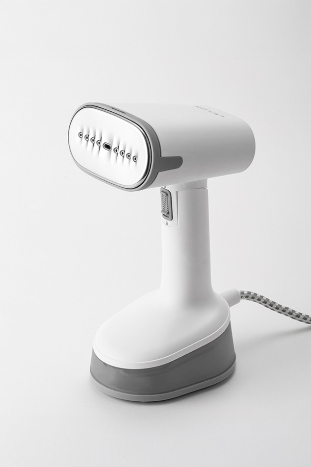 퀵아이롱 폴더블 스팀다리미는 간편하게 사용할 수 있는 휴대용 스팀 다리미입니다. 접이식 디자인으로 휴대가 용이하며, 플라스틱 소재로 제작되었습니다. 옷감 손상 없이 주름을 펴주는 스팀 기능을 제공하며, 일상생활에서 유용하게 사용할 수 있습니다. 흰색(화이트) 색상으로 깔끔하고 심플한 디자인이 특징입니다. 퀵아이롱으로 간편하게 옷을 관리하세요.
