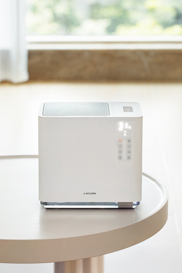 라쿠진 UV살균 가열 기화식 폭포수 가습기는 5.5L 대용량으로 최대 50시간 연속 가습이 가능하며, 5단계 습도 조절과 1-12시간 타이머 설정을 지원합니다. UV-C LED 살균, PTC 히터 가열, 3중 고분자 항균 필터, 자동 필터 건조 기능을 갖춰 위생적인 가습이 가능합니다. 26dB의 저소음 수면 모드와 기울어짐 감지, 잠금 기능, 리모컨 조작으로 편리하게 사용할 수 있습니다. 360도 세척 가능한 필터와 상부 급수 방식으로 편리하며, 실내, 수면, 아기방, 사무실 등 다양한 공간에서 활용하기 좋습니다.
