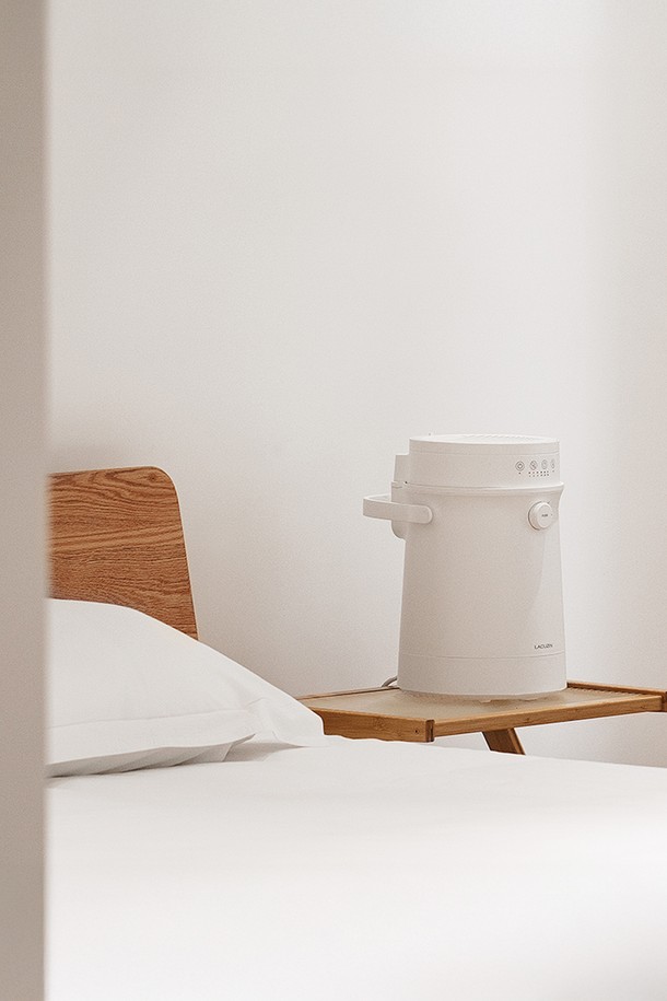 라쿠진 퓨어스팀 올스텐 가열식 가습기는 심플하고 모던한 디자인의 실내 가습기입니다. 올스테인리스 소재로 제작되어 위생적이며, 겨울철 실내 건조함을 효과적으로 해결해 줍니다. 가열식 방식을 통해 따뜻하고 촉촉한 스팀 분사를 제공하며, 이동용 손잡이가 있어 편리하게 사용할 수 있습니다.
