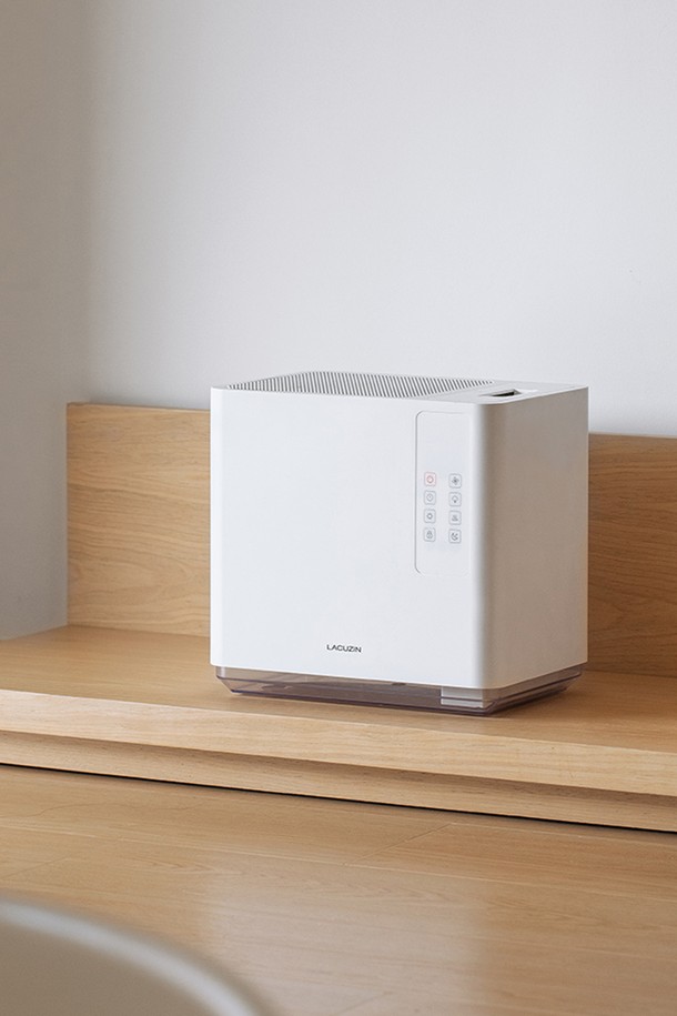 라쿠진 UV살균 가열 기화식 폭포수 가습기는 5.5L 대용량으로 최대 50시간 연속 가습이 가능하며, 5단계 습도 조절과 1-12시간 타이머 설정을 지원합니다. UV-C LED 살균, PTC 히터 가열, 3중 고분자 항균 필터, 자동 필터 건조 기능을 갖춰 위생적인 가습이 가능합니다. 26dB의 저소음 수면 모드와 기울어짐 감지, 잠금 기능, 리모컨 조작으로 편리하게 사용할 수 있습니다. 360도 세척 가능한 필터와 상부 급수 방식으로 편리하며, 실내, 수면, 아기방, 사무실 등 다양한 공간에서 활용하기 좋습니다.
