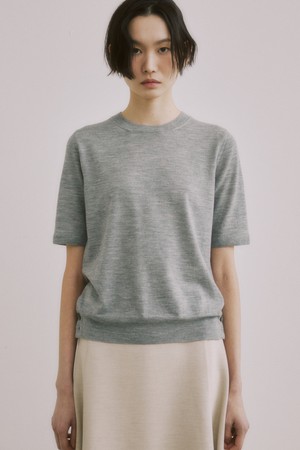 [인플루언서 픽][23SS]GREY SIGNATURE WOOL HALF SLEEVE KNIT TOP