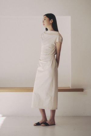 [23SS] CREAM DRAPED BACK SLIT DRESS