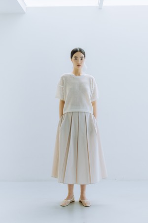 TEXTURED PLEATS SKIRT _PALE BEIGE