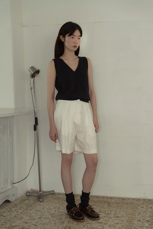 V-NECK SLEEVELESS TOP_BLACK