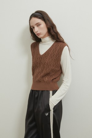 Cable V-Neck Knit Vest_Brown