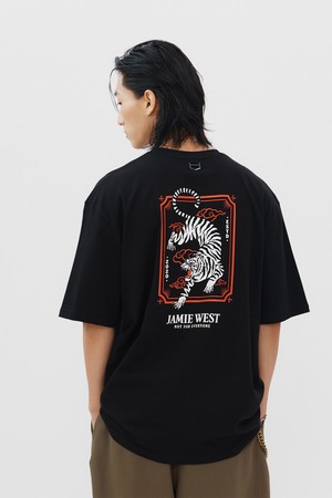 언테임드 타이거 프레임 티셔츠_BLACK-a