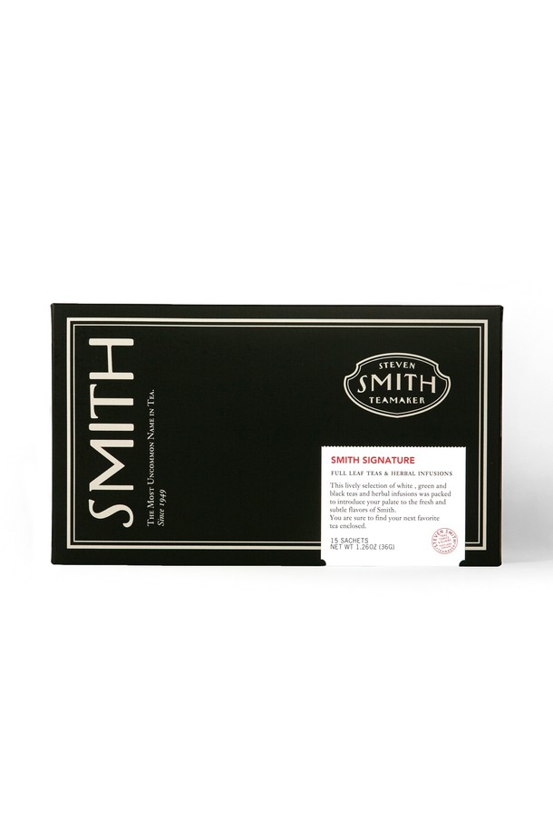 스미스티 시그니처 선물세트는 녹차, 홍차, 허브차를 한 번에 즐길 수 있는 프리미엄 잎차 선물 세트입니다. 녹차 4종, 홍차 6종, 허브차 5종으로 총 15개의 고품질 티백이 담겨있으며, 생분해 가능한 친환경 티백을 사용하여 환경까지 생각했습니다. 각 차의 풍미를 가장 잘 느낄 수 있도록 녹차는 75-85°C, 홍차와 허브차는 100°C의 물로, 각각 3분, 5분 이내로 우려내 드시는 것을 추천합니다.
