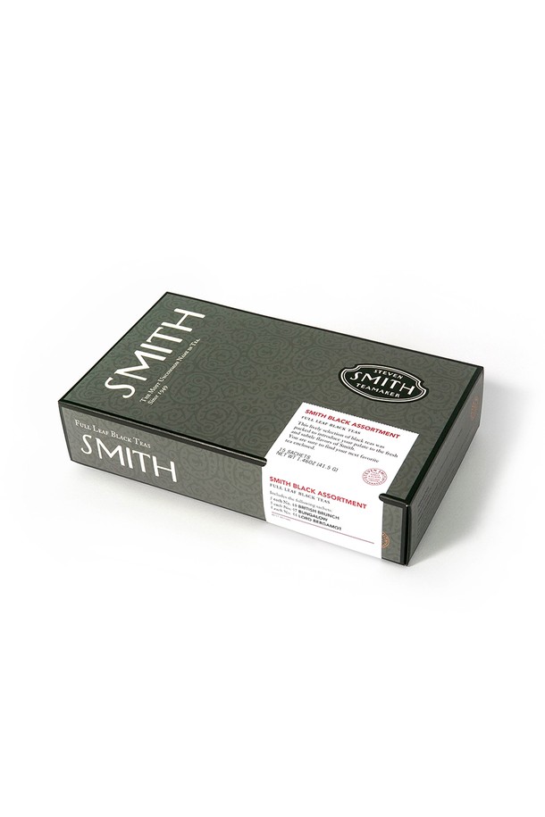 스미스티 블랙 어소트먼트 선물세트는 No.14 Black Lavender, No.18 British Brunch, No.55 Lord Bergamot 세 가지 종류의 프리미엄 블랙 티를 15개입으로 구성했습니다. 생분해 가능한 친환경 티백과 종이 포장재를 사용하여 환경을 생각했으며, 스리랑카, 인도, 중국 원산지의 엄선된 찻잎으로 깊고 풍부한 풍미를 선사합니다. 각 티백은 배치 번호 추적 시스템을 통해 품질을 보증하며, 30일 이내 자연 분해되어 안심하고 즐길 수 있습니다.
