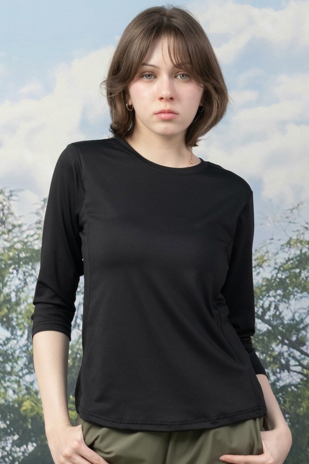 뒤란 컴포트핏 스트레치 7부 티셔츠 DTF5S-4159는 공용으로 제작되어 편안한 착용감을 선사합니다. 봄, 여름 시즌에 적합하며, 스포티, 캐주얼 스타일을 연출하기 좋습니다. 라운드넥 디자인에 7부 소매 기장으로 활동성을 높였으며, 컴포트핏으로 편안한 착용감을 제공합니다. 그린, 그레이, 핑크, 스카이, 블루 총 5가지 다채로운 컬러로 출시되어 취향에 맞게 선택 가능합니다. 스트레치 기능이 있어 스포츠 활동 시에도 불편함 없이 움직일 수 있습니다.
