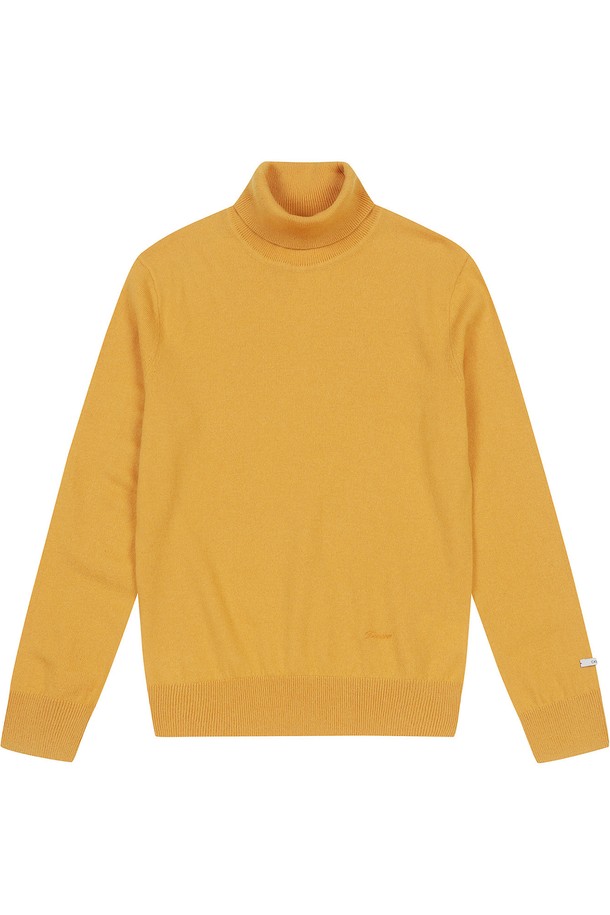 남성 캐시혼방 롱터틀 스웨터 옐로우 (A0C240463)는 울과 캐시미어 혼방 소재로 제작되어 부드러운 촉감을 자랑하는 남성용 터틀넥 스웨터입니다. 옐로우 컬러의 무지 디자인으로, 가을과 겨울에 따뜻하고 포근한 착용감을 선사합니다. 롱 기장과 레귤러 핏으로 편안함을 더했으며, 기본 터틀넥 디자인은 클래식, 미니멀, 캐주얼 등 다양한 스타일 연출에 용이하여 겨울 데일리룩, 데이트룩, 카페룩에 활용하기 좋습니다.
