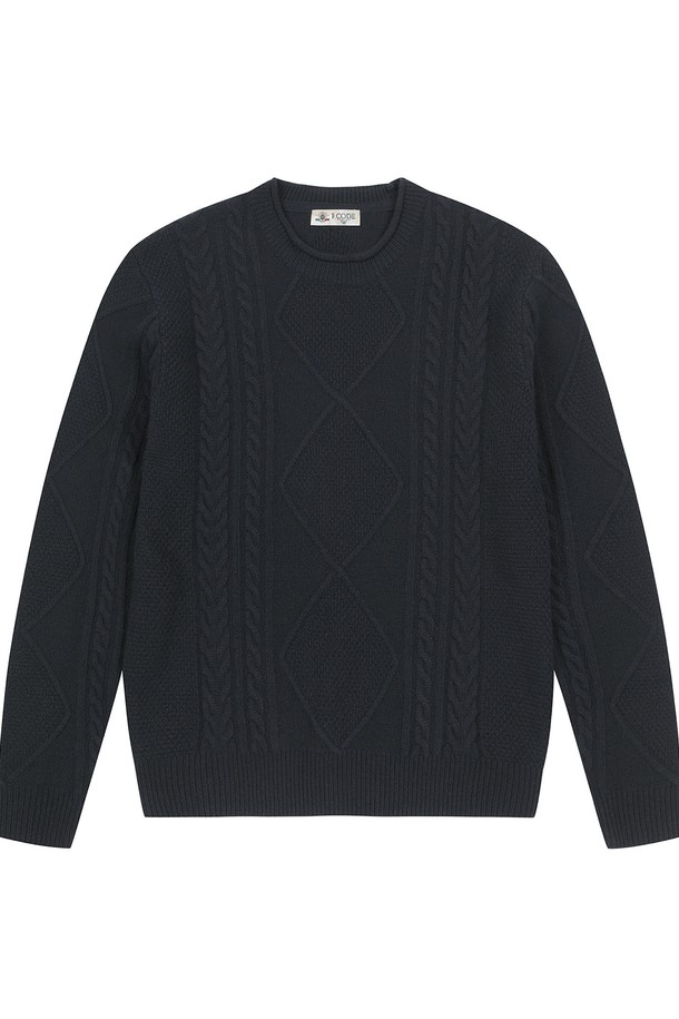 남성 피셔맨 라운드 스웨터 네이비 (A0C245149)는 울 100% 소재로 제작되어 가을, 겨울 시즌에 따뜻하게 착용할 수 있는 두꺼운 두께의 니트 스웨터입니다. 베이직하고 캐주얼한 스타일의 라운드넥 디자인에 피셔맨 케이블 패턴이 더해져 클래식하면서도 세련된 느낌을 줍니다. 일상에서 편안하게 활용하기 좋은 일반핏의 긴소매 스웨터로, 사이즈 업을 추천합니다. 겨울 데일리룩에 미니멀한 스타일을 더해줄 네이비 컬러의 스웨터입니다.
