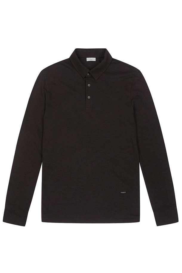 남성 울 혼방 카라 티셔츠 퍼플 (A0C130184)는 가을, 겨울 시즌에 적합한 남성용 카라 티셔츠입니다. 부드러운 촉감의 울 혼방 소재와 레귤러핏으로 제작되어 편안한 착용감을 선사합니다. 베이직하고 캐주얼한 스타일로 출근룩, 비즈니스 캐주얼, 겨울 데일리룩 등 다양한 TPO에 활용하기 좋습니다. 소매 커프스 디자인과 두꺼운 두께감으로 보온성을 높였으며, 재킷과 함께 매치하여 클래식하고 미니멀한 스타일을 연출할 수 있습니다. 퍼플 컬러의 무지 디자인으로 어떤 하의와도 쉽게 코디할 수 있는 활용도 높은 아이템입니다.
