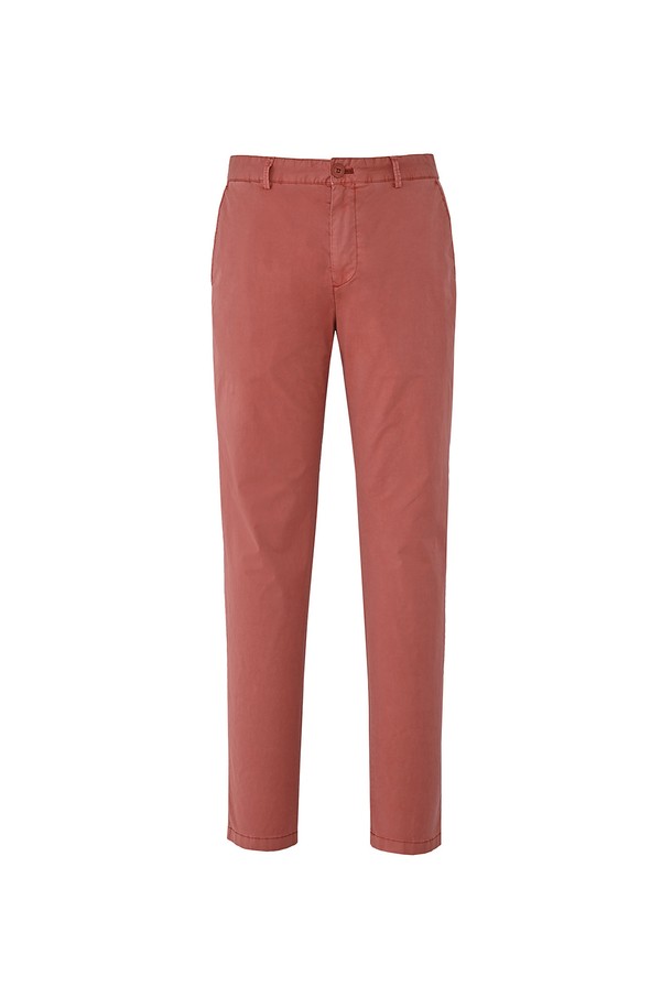 **남성 여름 면스판 다잉 팬츠 코랄 (AM0DSL25175)는** 얇고 부드러운 면과 스판 소재 혼방으로 제작되어 편안한 착용감을 선사합니다. 레귤러핏으로 제작되었으며, 코랄 색상의 무지 디자인은 캐주얼, 미니멀, 클래식 스타일을 모두 소화하여 여행룩, 휴가룩에 적합합니다. 
