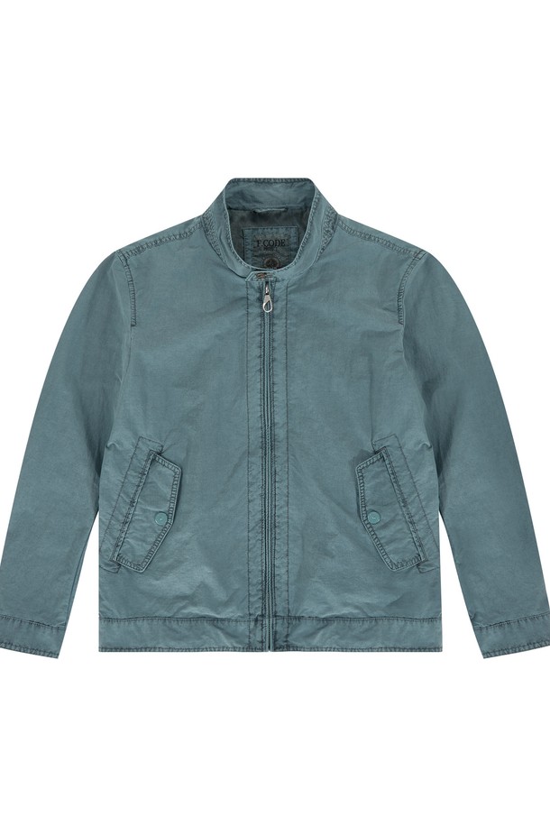 남성 가먼트다잉 블루종 점퍼 딥블루는 부드러운 촉감의 나일론, 면 혼방 소재로 제작되어 봄, 가을 간절기에 적합한 캐주얼 블루종입니다. 딥블루 컬러의 무지 디자인으로 미니멀하고 클래식한 스타일을 연출하며, 레귤러핏과 집업 여밈 방식으로 편안한 착용감을 선사합니다. 데이트룩이나 동네 마실룩 등 다양한 일상생활에서 활용하기 좋은 아이템입니다.
