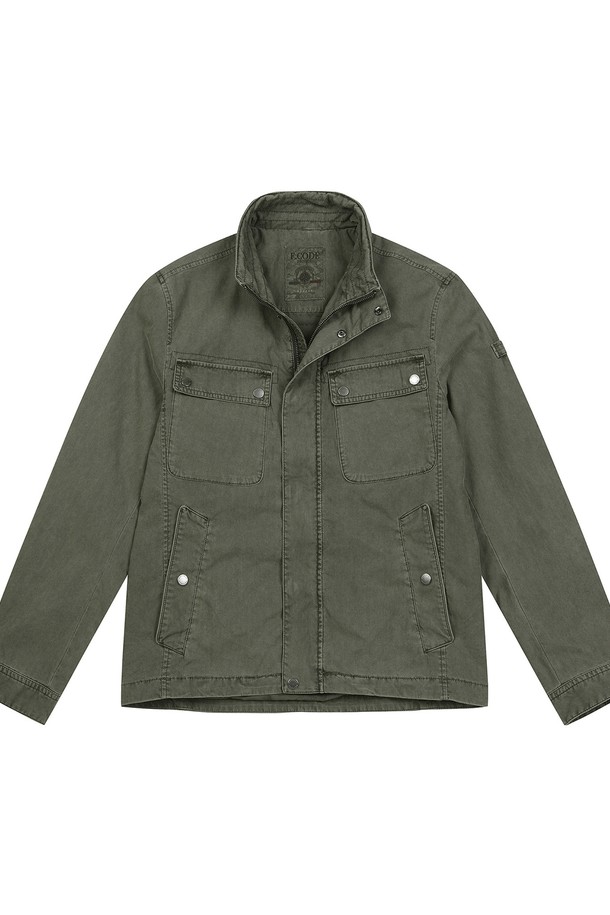 남성 가먼트 다잉 블루종(Blouson) 점퍼 그레이 (A0C635134)는 캐주얼한 스타일을 추구하는 남성들을 위한 아우터입니다. 봄, 가을에 적합하며, 데이트룩이나 가을 나들이룩에 활용하기 좋습니다. 무지 패턴의 레귤러핏 블루종으로, 면, 폴리에스테르, 나일론 혼방 소재에 가먼트 다잉 기법을 적용하여 자연스러운 색감과 부드러운 촉감을 선사합니다. 두꺼운 두께감과 브러쉬드 안감, 피치가공으로 보온성을 높였으며, 집업 여밈 방식과 긴 소매 기장으로 편안함을 더했습니다. 미니멀하고 클래식한 스타일을 연출하기에 적합합니다.
