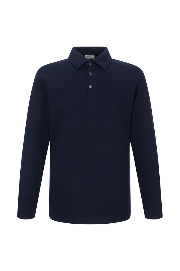 베이직 카라 니트 네이비(AM0DKS40149)는 남성 고객을 위한 가을, 겨울용 상의입니다. 레귤러 핏의 긴 소매, 카라넥 디자인으로 클래식, 미니멀, 캐주얼 스타일을 연출할 수 있습니다. 폴리에스테르와 폴리우레탄 혼방 소재로 제작되었으며, 두껍고 뻣뻣한 촉감과 단단하고 밀도감 있는 볼륨감이 특징입니다. 무지 패턴의 네이비 컬러로 겨울 데일리룩, 출근룩, 비즈니스 캐주얼에 적합합니다. 
