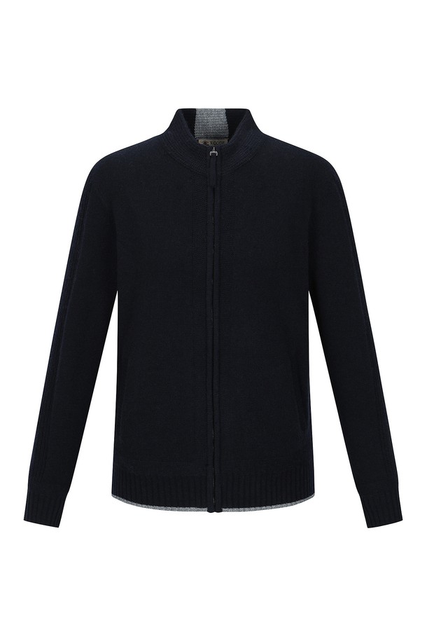 네이비 컬러의 짚업 가디건입니다. 간절기부터 겨울까지 착용하기 좋은 두꺼운 두께감의 루즈핏 가디건으로, 카라넥 디자인과 조직 변형 디테일이 특징입니다. 모, 나일론, 폴리에스터 혼방 소재로 제작되어 견고한 촉감을 선사하며, 긴 소매 기장으로 보온성을 높였습니다. 베이직한 스타일로 클래식, 미니멀, 캐주얼 등 다양한 룩에 활용하기 좋습니다. 평소 착용하는 사이즈보다 한 치수 UP하여 편안하게 착용하는 것을 추천합니다. 겨울 데일리룩에 활용해 보세요.
