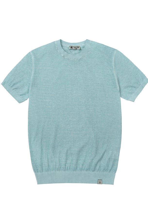 남성 루나다잉 라운드 반팔 스웨터 라이트블루 (AM0DRD25141)는 부드러운 면 소재로 제작되어 편안한 착용감을 선사합니다. 캐주얼한 스타일의 라운드넥 반팔 스웨터로, 루즈핏으로 편안하게 착용 가능하며, 봄, 여름 시즌에 적합합니다. 빈티지한 느낌을 주는 워싱 효과와 사랑스러운 비둘기 패턴이 특징이며, 동네 마실룩, 여행룩, 휴가룩 등 다양한 TPO에 활용하기 좋습니다. 미니멀, 레트로 스타일을 즐겨 입는 남성분들께 추천합니다.
