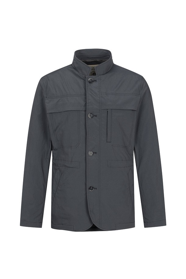 세련된 차콜 컬러의 나일론 워싱 자켓입니다. 부드러운 촉감의 나일론 소재로 제작되어 봄, 가을 간절기에 활용하기 좋습니다. 베이직한 디자인으로 출근룩, 가을 나들이룩 등 다양한 TPO에 매치하기 용이합니다. 레귤러핏으로 제작되었으며, 버튼 여밈 방식과 긴 소매 기장으로 안정감 있는 핏을 연출합니다. 클래식, 미니멀, 캐주얼 등 어떤 스타일에도 잘 어울리는 활용도 높은 아이템입니다.
