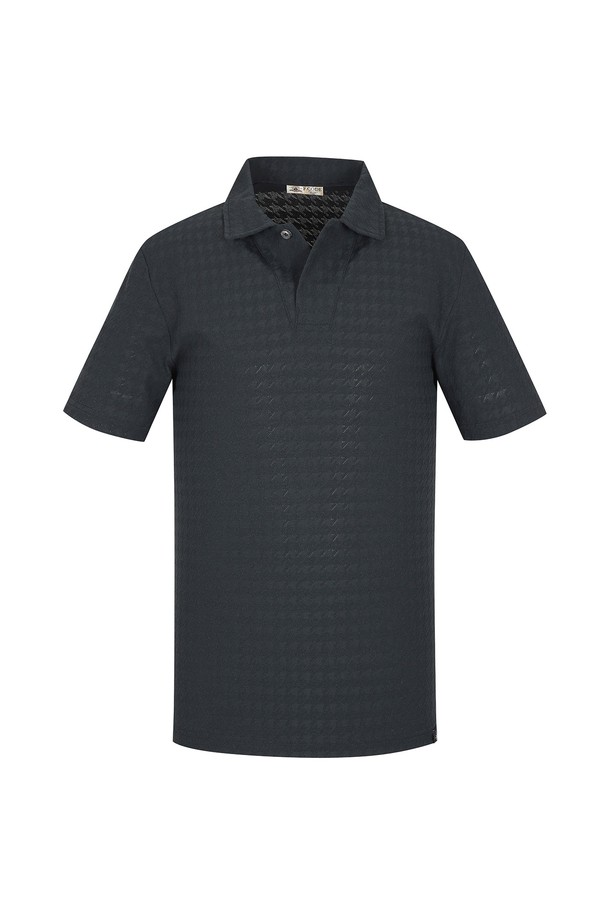 하운드투스 JQD 카라 티셔츠 차콜 (AM0FTTY25338)는 남성용 카라 티셔츠로, 부드러운 촉감의 자카드 소재로 제작되어 클래식한 스타일을 연출합니다. 

와이드 카라와 레귤러핏으로 디자인되었으며, 봄/여름 시즌 데이트룩, 카페룩 등 다양한 일상 스타일에 적용하기 좋습니다. 

차콜 컬러의 하운드투스 패턴이 돋보이는 반소매 티셔츠로, 미니멀하고 캐주얼한 스타일을 선호하는 남성에게 적합합니다.
