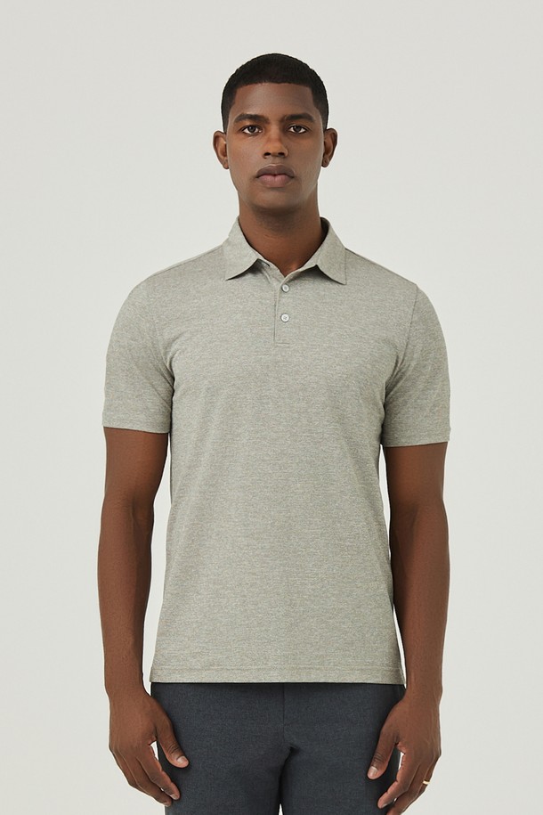 폴리 제에리 티 카키 (AMSFTTY20126)는 봄, 여름에 어울리는 남성용 반소매 폴로 티셔츠입니다. 부드러운 촉감의 폴리에스테르 소재로 제작되었으며, 캐주얼하고 베이직한 스타일을 연출합니다. 데이트룩, 카페룩 등 다양한 TPO에 활용하기 좋으며, 레귤러핏과 카라넥 디자인으로 미니멀한 매력을 더합니다.
