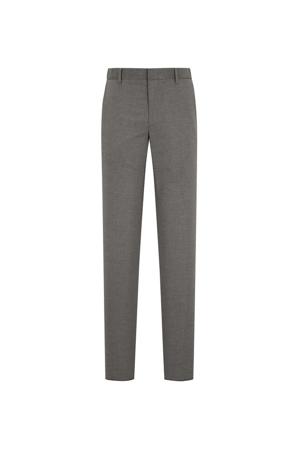 다크 그레이 컬러의 스트레치 TR 슬랙스입니다. 베이직하고 클래식한 스타일로, 사계절 내내 활용 가능한 긴 기장의 남성 슬랙스입니다. 하운드투스 체크 패턴과 레귤러핏 디자인으로, 부드러운 촉감이 특징입니다. TR(테크니컬 레진)과 스판 소재 혼방으로 제작되어 편안한 착용감을 제공하며, 오피스룩, 비즈니스 캐주얼, 출근룩 등 다양한 TPO에 적합합니다. 밑단 수선이 가능하여, 체형에 맞게 완벽한 핏을 연출할 수 있습니다.
