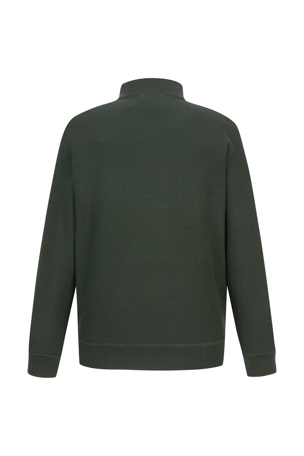 융본딩 짚업 가디건 D/카키(AMSECD40127)는 가을, 겨울에 착용하기 좋은 남녀 공용 상의 가디건입니다. 베이직한 스타일의 무지 디자인으로, 겨울 데일리룩에 활용하기 좋습니다. 하이넥으로 목을 감싸 보온성을 높였으며, 집업 스타일로 간편하게 입고 벗을 수 있습니다. 두껍고 부드러운 본딩 소재로 제작되어, 클래식, 미니멀, 캐주얼 등 다양한 스타일을 연출할 수 있습니다. 카키 컬러로 어떤 옷에도 잘 어울려 활용도가 높습니다.
