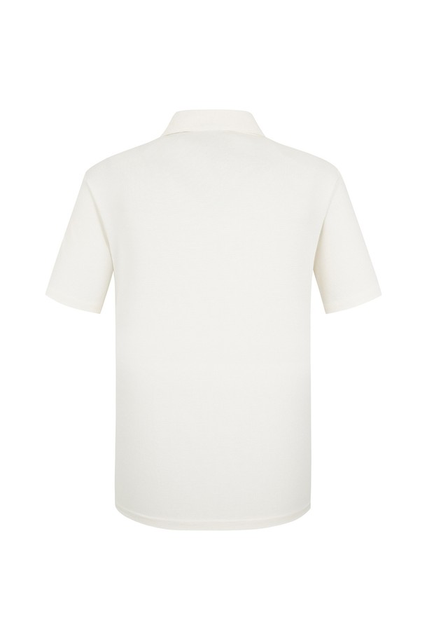 가볍고 시원한 착용감의 남성용 아이보리 컬러 반소매 티셔츠입니다. 부드러운 촉감의 기능성 소재로 제작되어 흡습 및 UV 차단 기능을 제공하며, 일상 및 가벼운 산책, 동네 마실룩에 적합합니다. 미니멀하고 베이직한 디자인으로 캐주얼하게 연출하기 좋으며, 면과 유사한 터치감을 느껴보세요.
